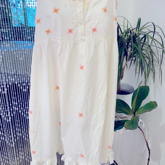 FLORAL EMBROIDERED NIGHTGOWN NWOT - Picture 7 of 7